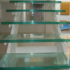 Escada em vidro temperado em Maricá, Niterói e São Gonçalo – RJ